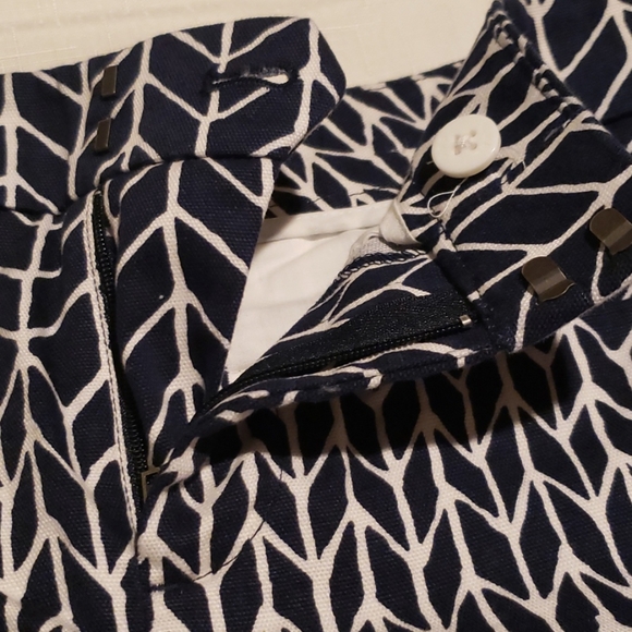 Gap Low Print Shorts Navy blue white shorts,  size 00 Woman’s Shorts Zip… - Picture 4 of 5